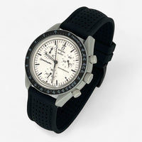 Bracelet MoonSwatch Premium en Caoutchouc Perforé 1965: Noir + Boucle Noire