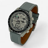 Bracelet MoonSwatch en cuir texturé Earthphase: Gris Blanc